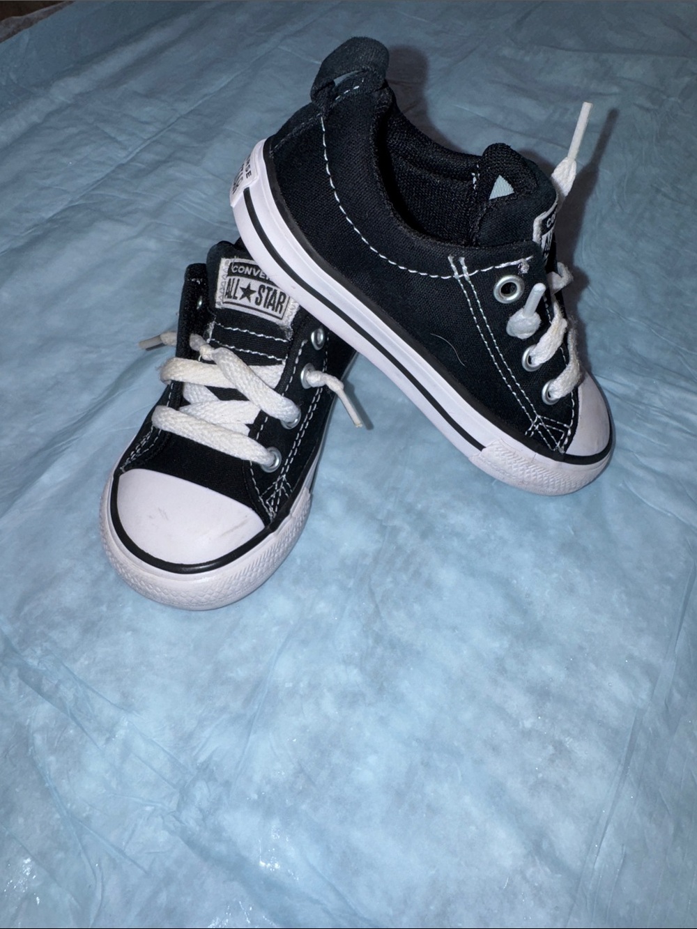Converse Black & White Kids Low Top Sneakers size 7